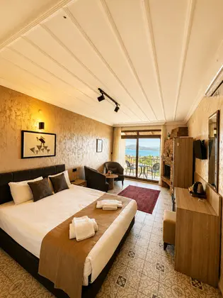 Deluxe Oda,Deniz Manzaralı,2. Kat Balkonlu