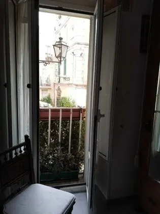 Üç Kişilik Oda, Ortak Banyo