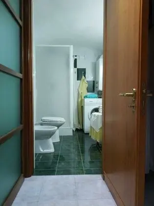 Üç Kişilik Oda, Ortak Banyo