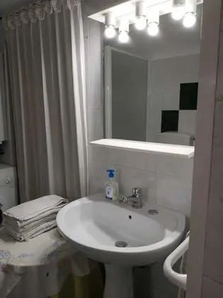 Üç Kişilik Oda, Ortak Banyo