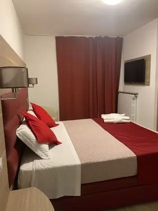Tek Büyük veya İki Ayrı Yataklı Oda, Havuz Manzaralı (Superior Plus)