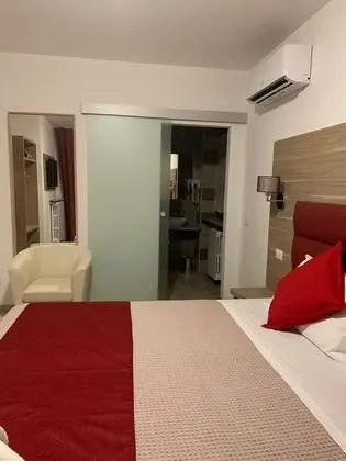 Tek Büyük veya İki Ayrı Yataklı Oda, Havuz Manzaralı (Superior Plus)
