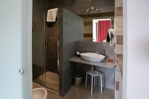 Tek Büyük veya İki Ayrı Yataklı Oda, Havuz Manzaralı (Superior Plus)