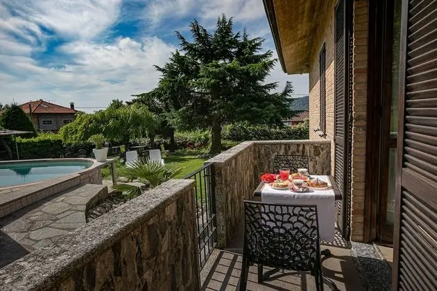 Tek Büyük veya İki Ayrı Yataklı Oda, Havuz Manzaralı (Superior Plus)