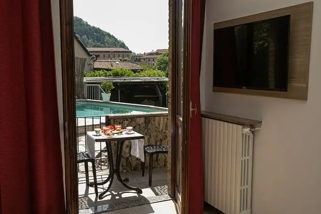 Tek Büyük veya İki Ayrı Yataklı Oda, Havuz Manzaralı (Superior Plus)
