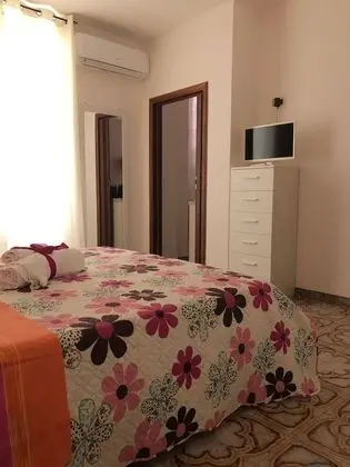 Tek Büyük veya İki Ayrı Yataklı Oda, 1 Yatak Odası, Sigara İçilebilir, Banyolu/Duşlu