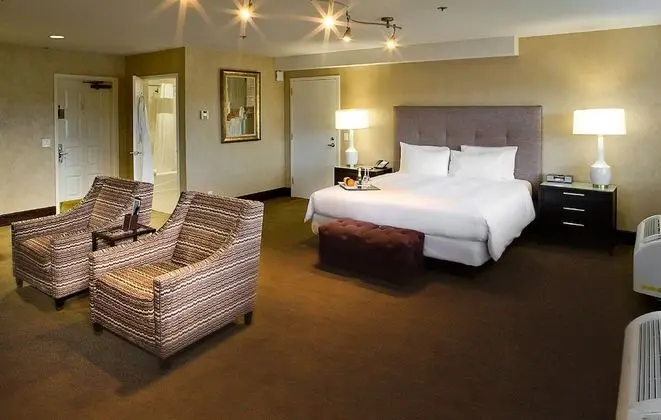Parlor, 1 King Bed, Fireplace