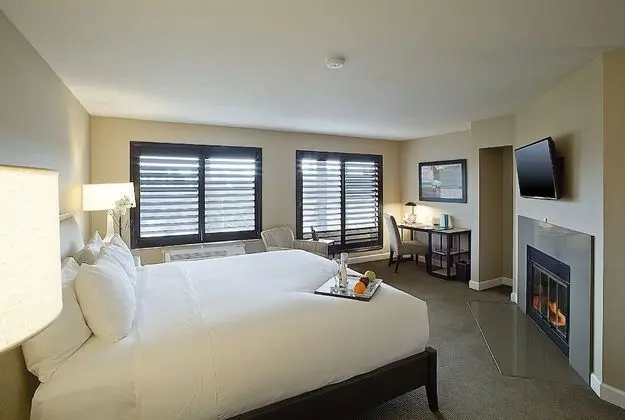 Parlor, 1 King Bed, Fireplace
