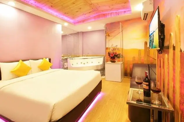 Luxury Oda