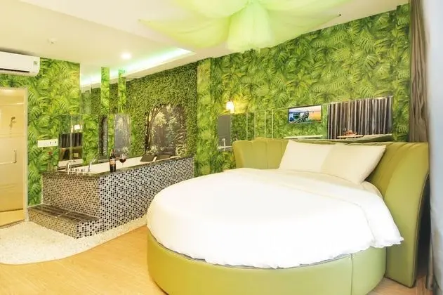 Luxury Oda