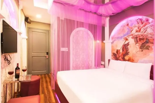 Luxury Oda