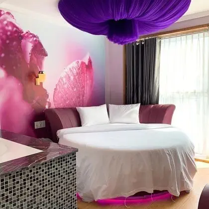 Luxury Oda