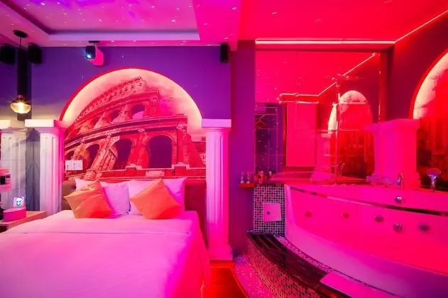 Luxury Oda