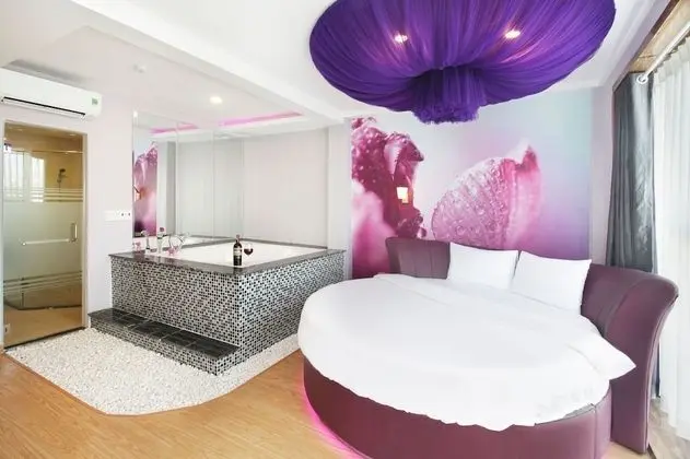 Luxury Oda