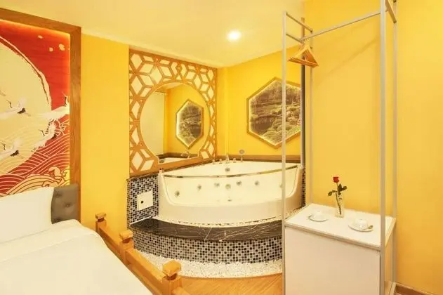 Luxury Oda