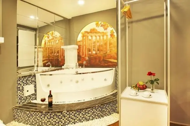 Luxury Oda