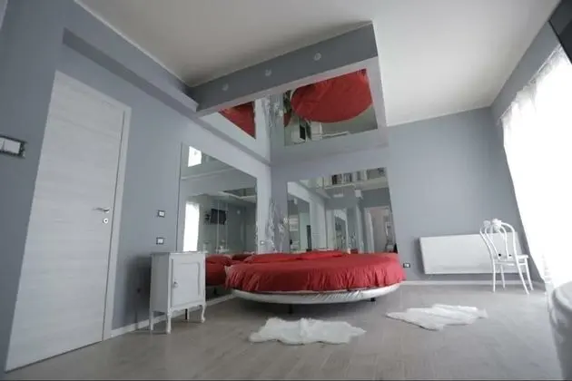 Tek Büyük Yataklı Oda (Degli Specchi)