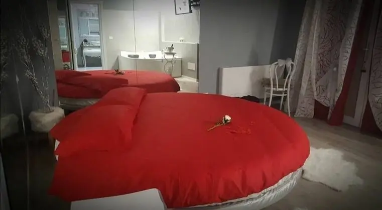 Tek Büyük Yataklı Oda (Degli Specchi)