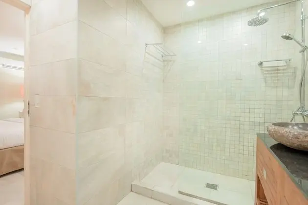 Luxury Penthouse, 3 Bedrooms, Oceanfront - Sunrise View