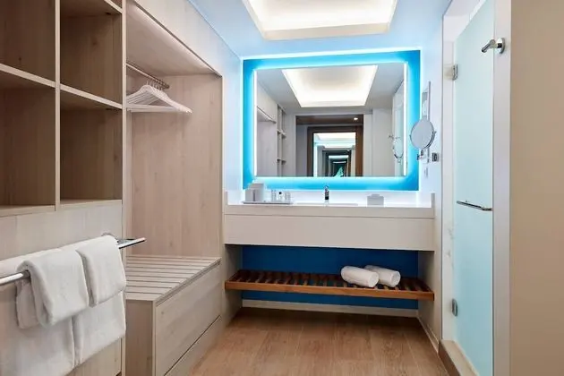 Oda, 1 En Büyük (King) Boy Yatak, Balkon, Okyanusa Sıfır