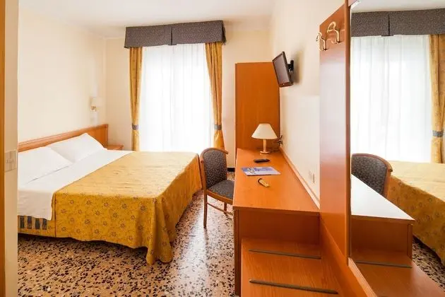 Comfort Tek Büyük veya İki Ayrı Yataklı Oda, Balkon