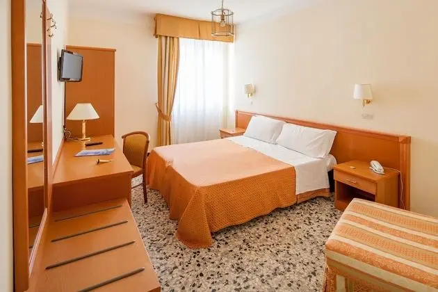 Standard Tek Büyük veya İki Ayrı Yataklı Oda