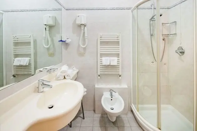 Standard Tek Büyük veya İki Ayrı Yataklı Oda