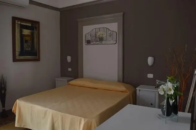 Üç Kişilik Oda (Camera 1)