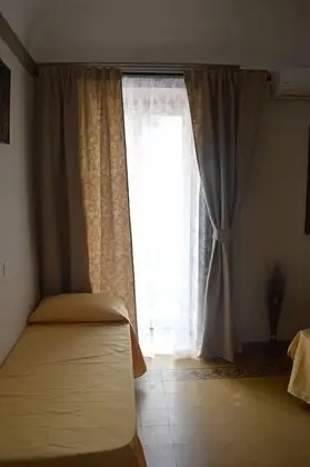 Üç Kişilik Oda (Camera 1)