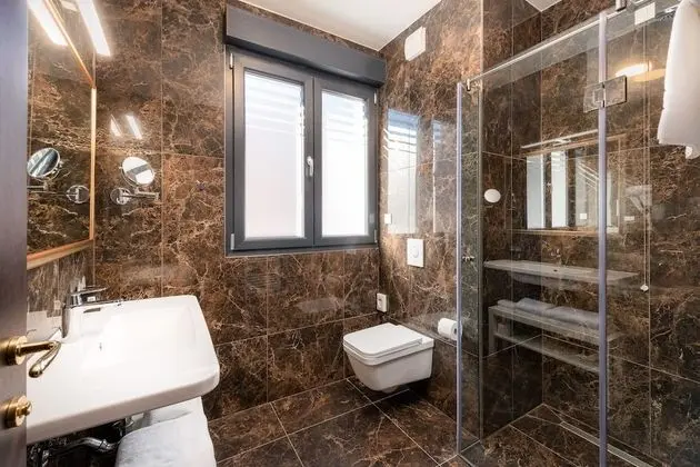 Superior Tek Büyük veya İki Ayrı Yataklı Oda