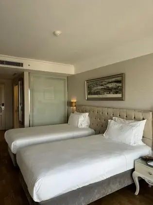 Standart Oda, Kara Manzaralı