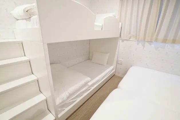 Family Oda (2 Beds and 1 Bunk Bed)