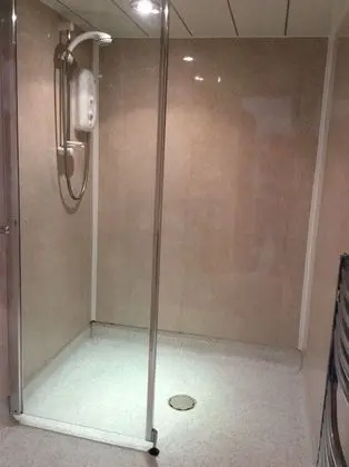 Tek Büyük Yataklı Oda, Banyolu/Duşlu