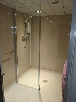 Tek Büyük Yataklı Oda, Banyolu/Duşlu