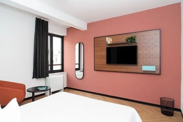 Standard Tek Büyük Yataklı Oda