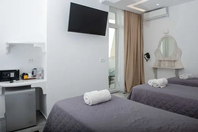 Economy Üç Kişilik Oda, Avlu Manzaralı