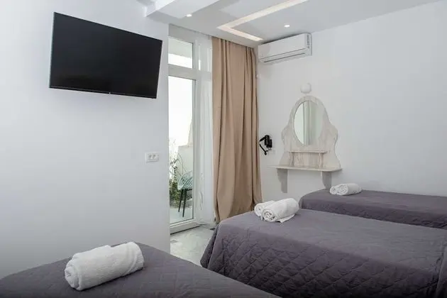 Üç Kişilik Oda