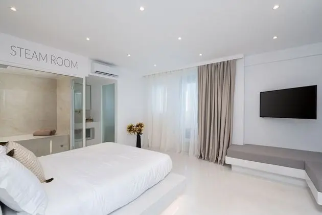 Sea View Suite with Private Pool & Steam Room