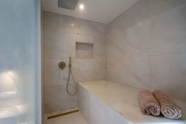Sea View Suite with Spa & Steam Room