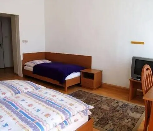 Üç Kişilik Oda