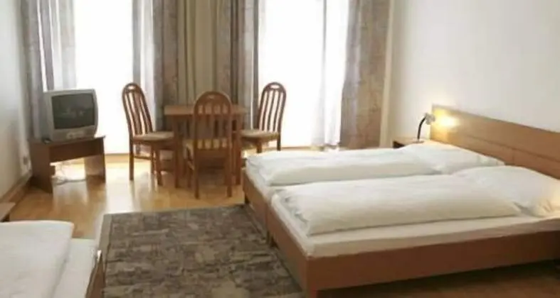 Üç Kişilik Oda