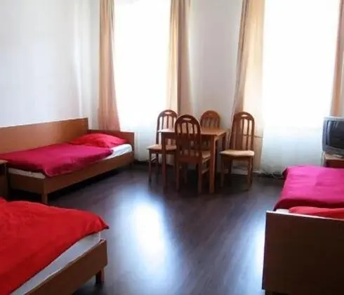 Üç Kişilik Oda