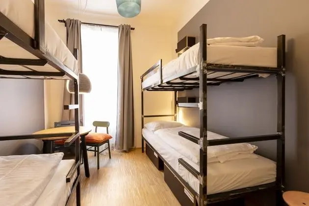 4-6 Bed Dormitory with Private Bathroom