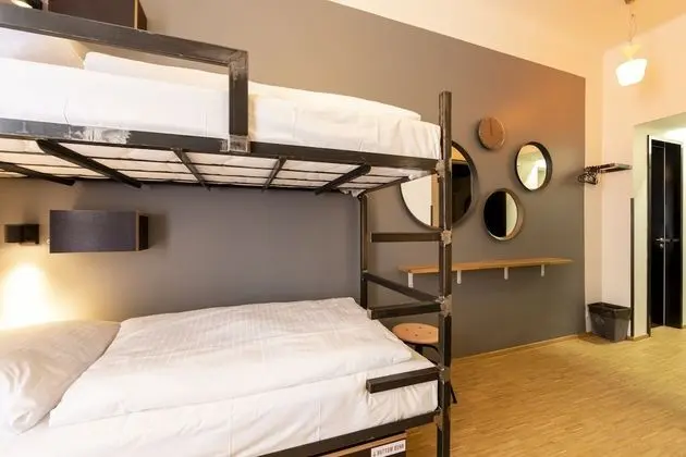 4-6 Bed Dormitory with Private Bathroom