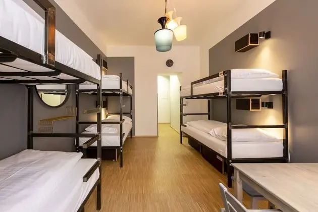 4-6 Bed Dormitory with Private Bathroom