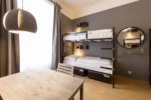 4-6 Bed Dormitory with Private Bathroom