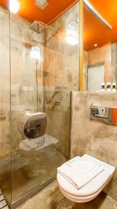 4-6 Bed Dormitory with Private Bathroom