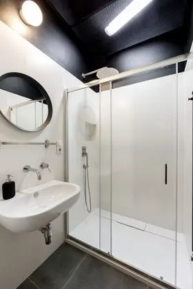 4-6 Bed Dormitory with Private Bathroom