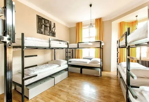 8 Bed Mixed Dormitory with Shared bathroom