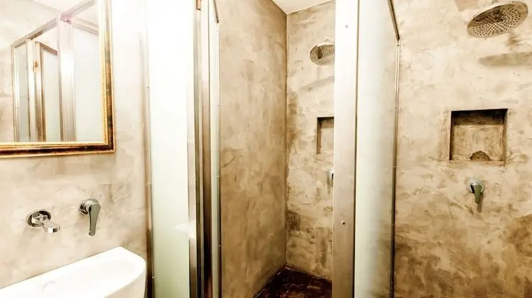 8 Bed Mixed Dormitory with Shared bathroom